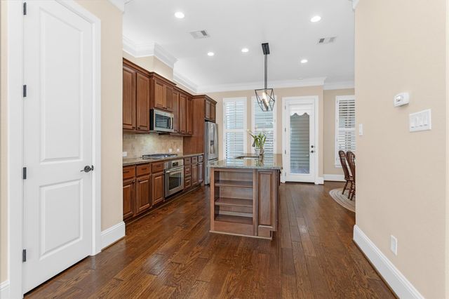 6 Rafters Row, The Woodlands, TX 77380