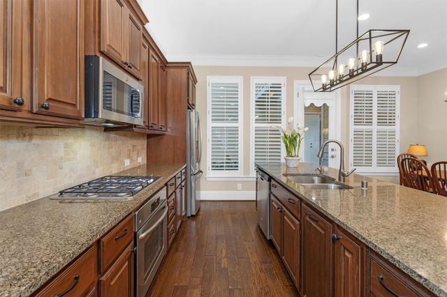 6 Rafters Row, The Woodlands, TX 77380