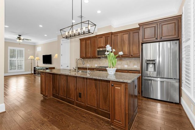 6 Rafters Row, The Woodlands, TX 77380