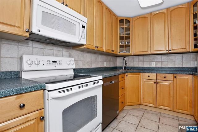 301 Beech Street 12A, Hackensack, NJ 07601