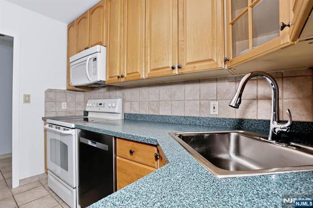 301 Beech Street 12A, Hackensack, NJ 07601