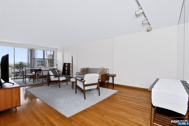 301 Beech Street 12A, Hackensack, NJ 07601