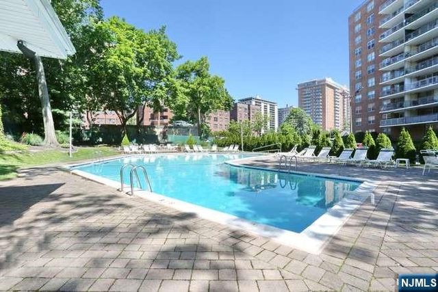301 Beech Street 12A, Hackensack, NJ 07601