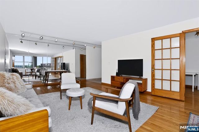 301 Beech Street 12A, Hackensack, NJ 07601