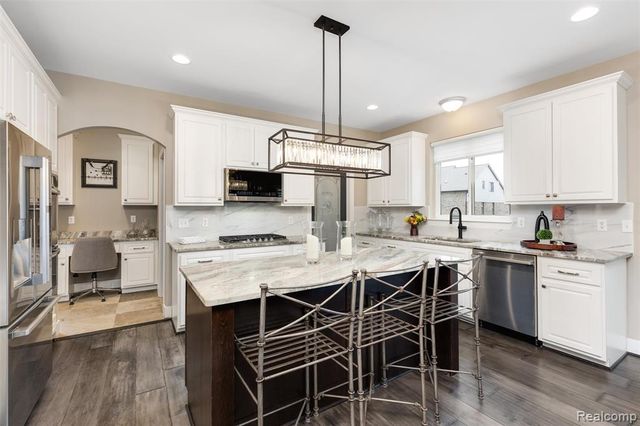 21924 E Majestic Drive, Macomb, MI 48044