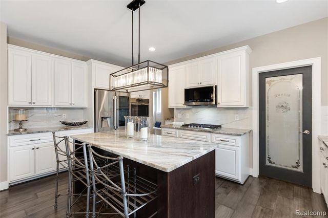 21924 E Majestic Drive, Macomb, MI 48044
