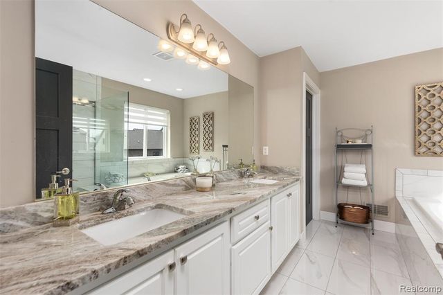 21924 E Majestic Drive, Macomb, MI 48044