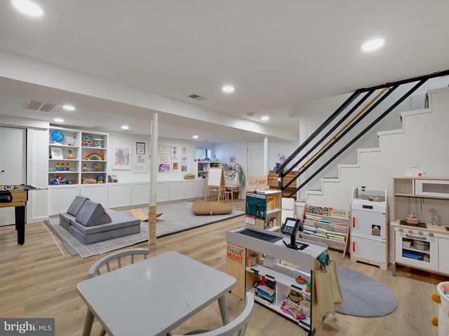 2040 N WOODSTOCK ST, Arlington, VA 22207