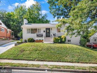 2040 N WOODSTOCK ST, Arlington, VA 22207