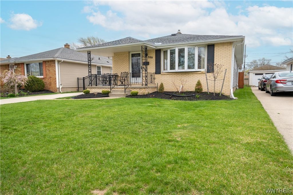 209 Oakvale Boulevard, Tonawanda, NY 14223