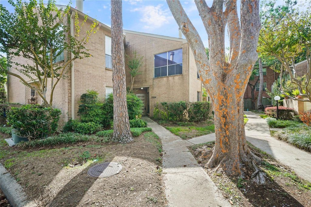 1998 Augusta Drive, Houston, TX 77057