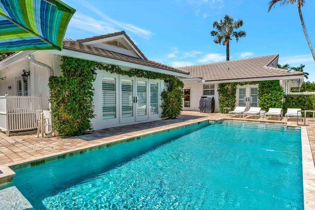 136 Worth Court S, West Palm Beach, FL 33405