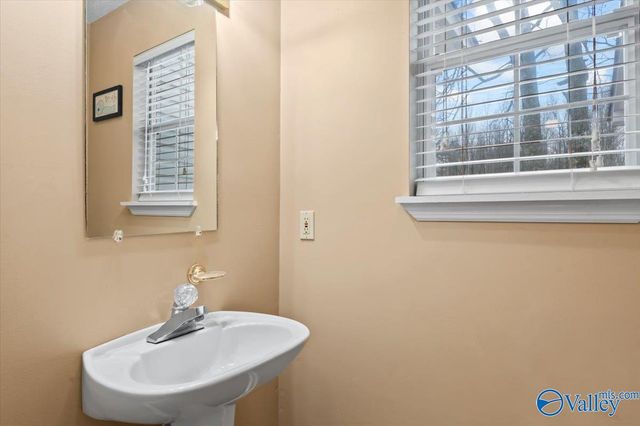 1258 Wanda Drive NW, Arab, AL 35016