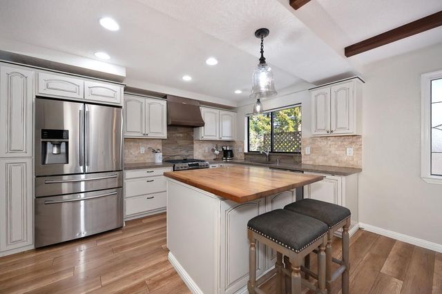 22901 Sunset Ridge Dr, Auburn, CA 95602