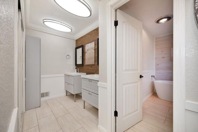 22901 Sunset Ridge Dr, Auburn, CA 95602