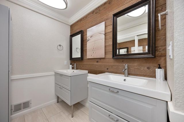 22901 Sunset Ridge Dr, Auburn, CA 95602