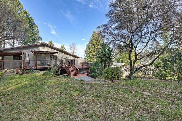 22901 Sunset Ridge Dr, Auburn, CA 95602