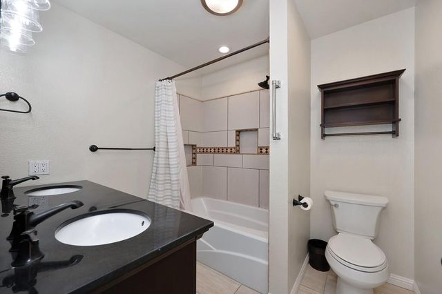 22901 Sunset Ridge Dr, Auburn, CA 95602