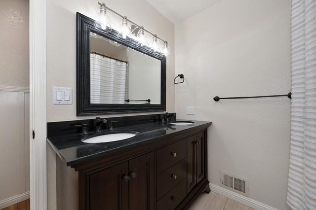 22901 Sunset Ridge Dr, Auburn, CA 95602