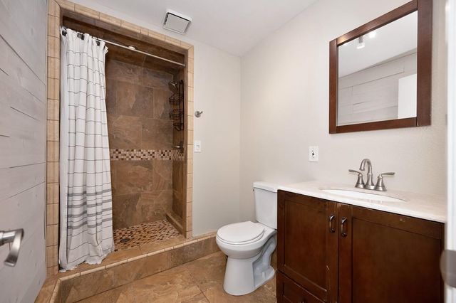 22901 Sunset Ridge Dr, Auburn, CA 95602