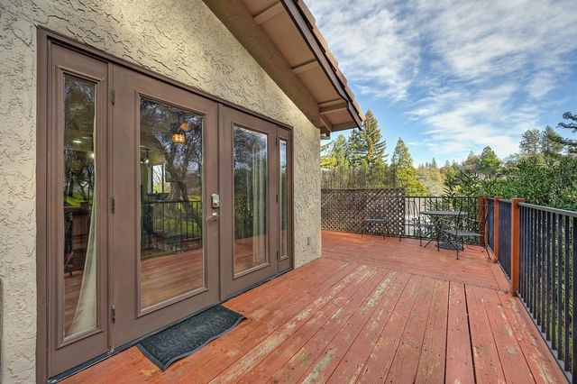 22901 Sunset Ridge Dr, Auburn, CA 95602