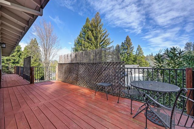 22901 Sunset Ridge Dr, Auburn, CA 95602