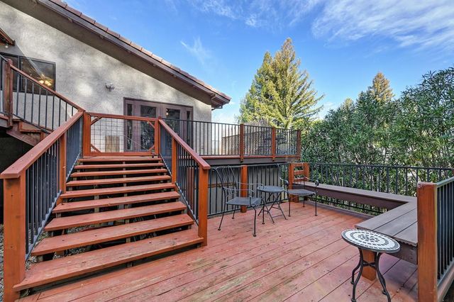 22901 Sunset Ridge Dr, Auburn, CA 95602