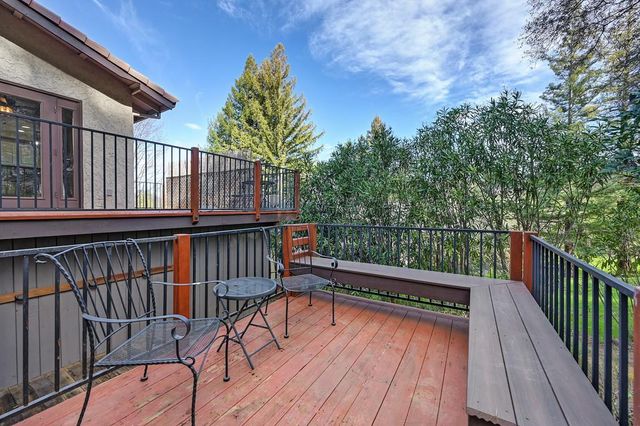 22901 Sunset Ridge Dr, Auburn, CA 95602