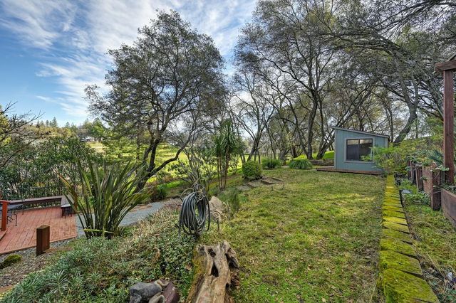 22901 Sunset Ridge Dr, Auburn, CA 95602
