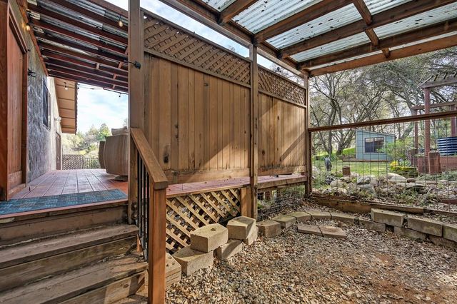 22901 Sunset Ridge Dr, Auburn, CA 95602