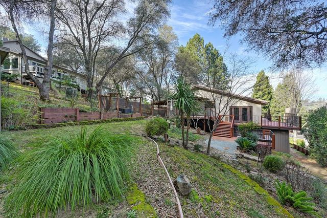 22901 Sunset Ridge Dr, Auburn, CA 95602