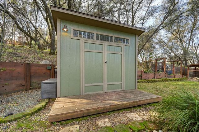 22901 Sunset Ridge Dr, Auburn, CA 95602