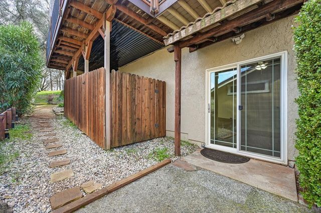 22901 Sunset Ridge Dr, Auburn, CA 95602