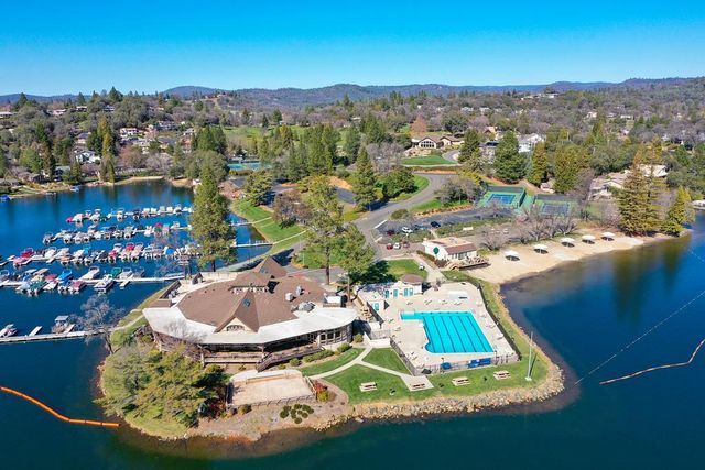 22901 Sunset Ridge Dr, Auburn, CA 95602