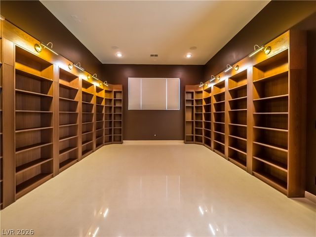 7426 Yonie Court, Las Vegas, NV 89117