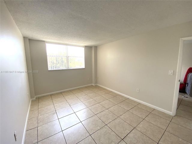 16465 NE 22nd Ave 513, North Miami Beach, FL 33160