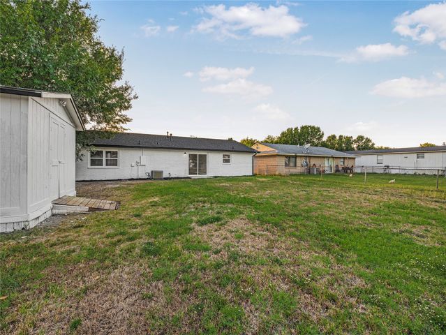 6121 N Xanthus Place, Tulsa, OK 74130