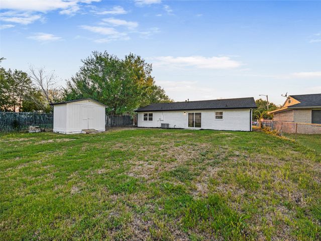 6121 N Xanthus Place, Tulsa, OK 74130