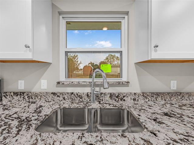6121 N Xanthus Place, Tulsa, OK 74130