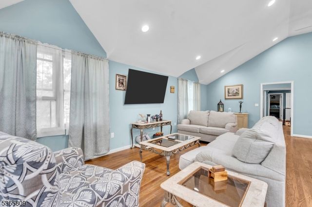 9 Mueller Lane, Franklin Twp., NJ 07882