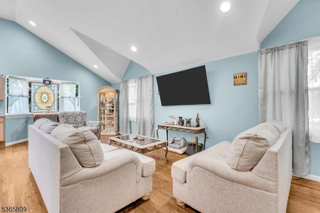 9 Mueller Lane, Franklin Twp., NJ 07882