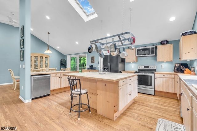 9 Mueller Lane, Franklin Twp., NJ 07882