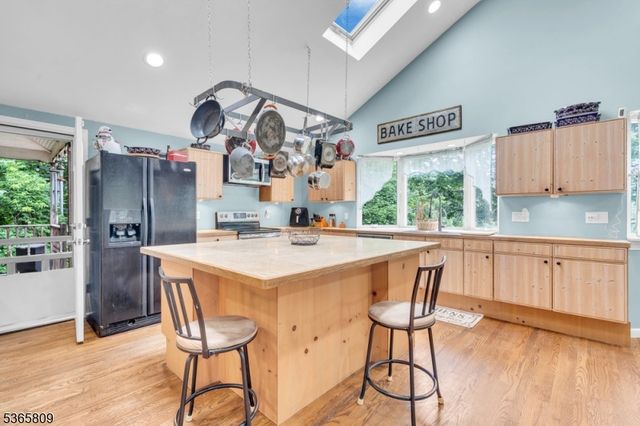9 Mueller Lane, Franklin Twp., NJ 07882