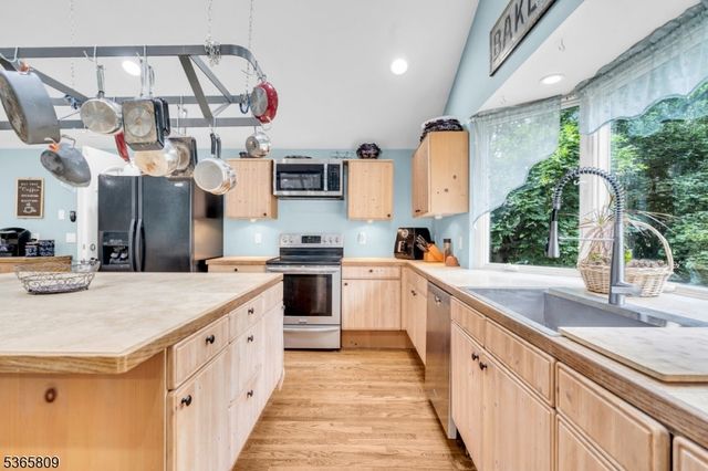 9 Mueller Lane, Franklin Twp., NJ 07882