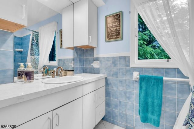 9 Mueller Lane, Franklin Twp., NJ 07882