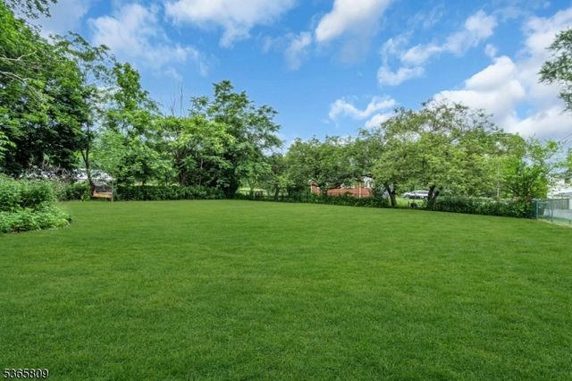 9 Mueller Lane, Franklin Twp., NJ 07882