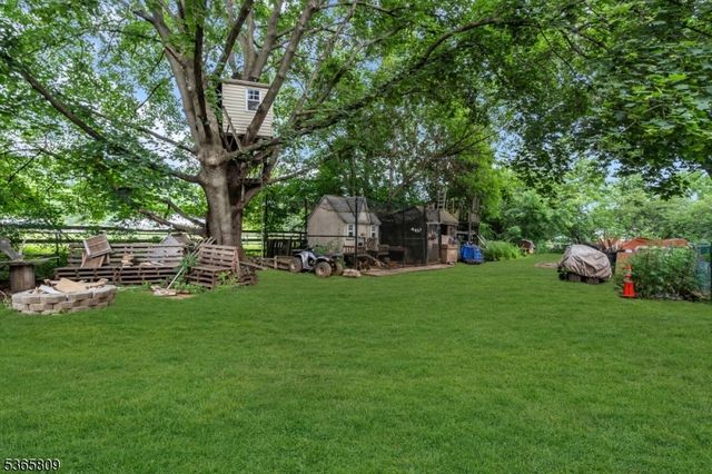 9 Mueller Lane, Franklin Twp., NJ 07882