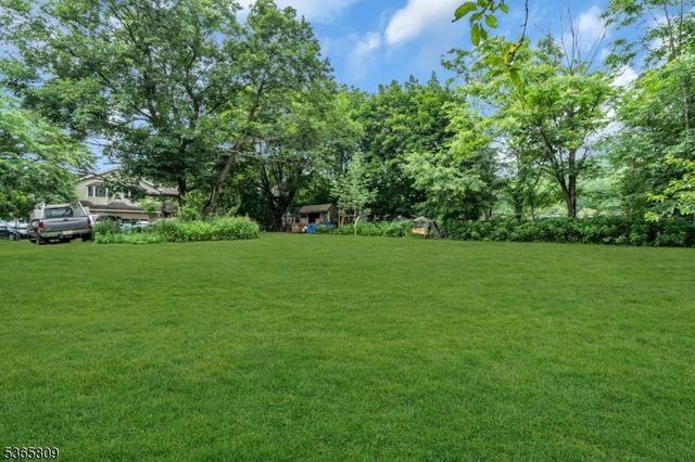 9 Mueller Lane, Franklin Twp., NJ 07882