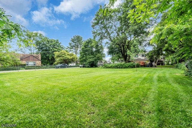 9 Mueller Lane, Franklin Twp., NJ 07882