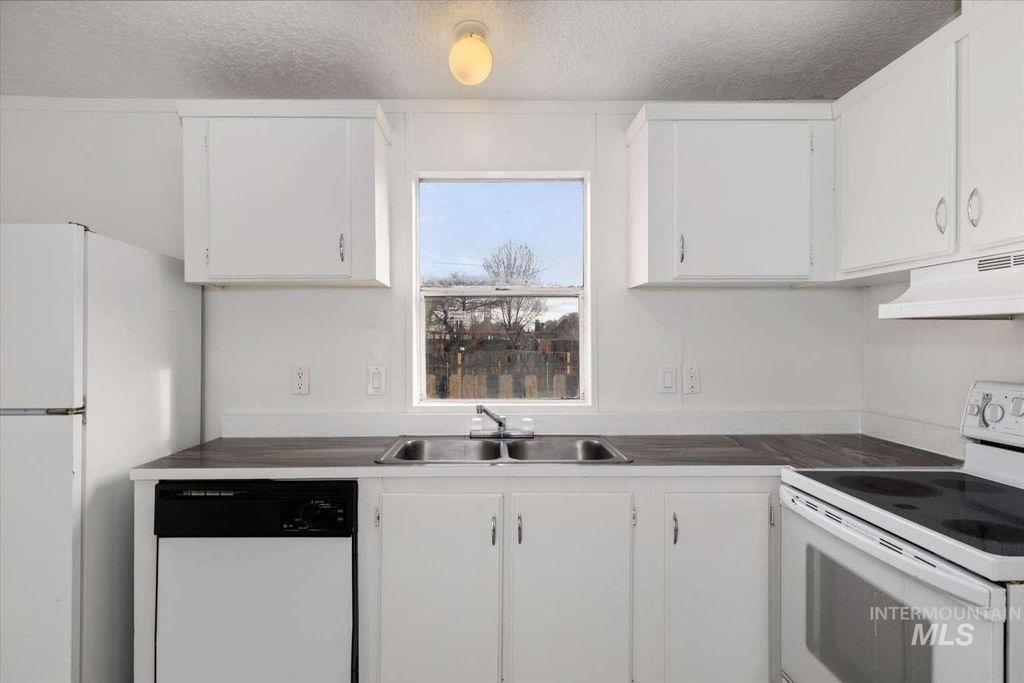 235 W 9th, Mountain Home, ID 83647 photo 5